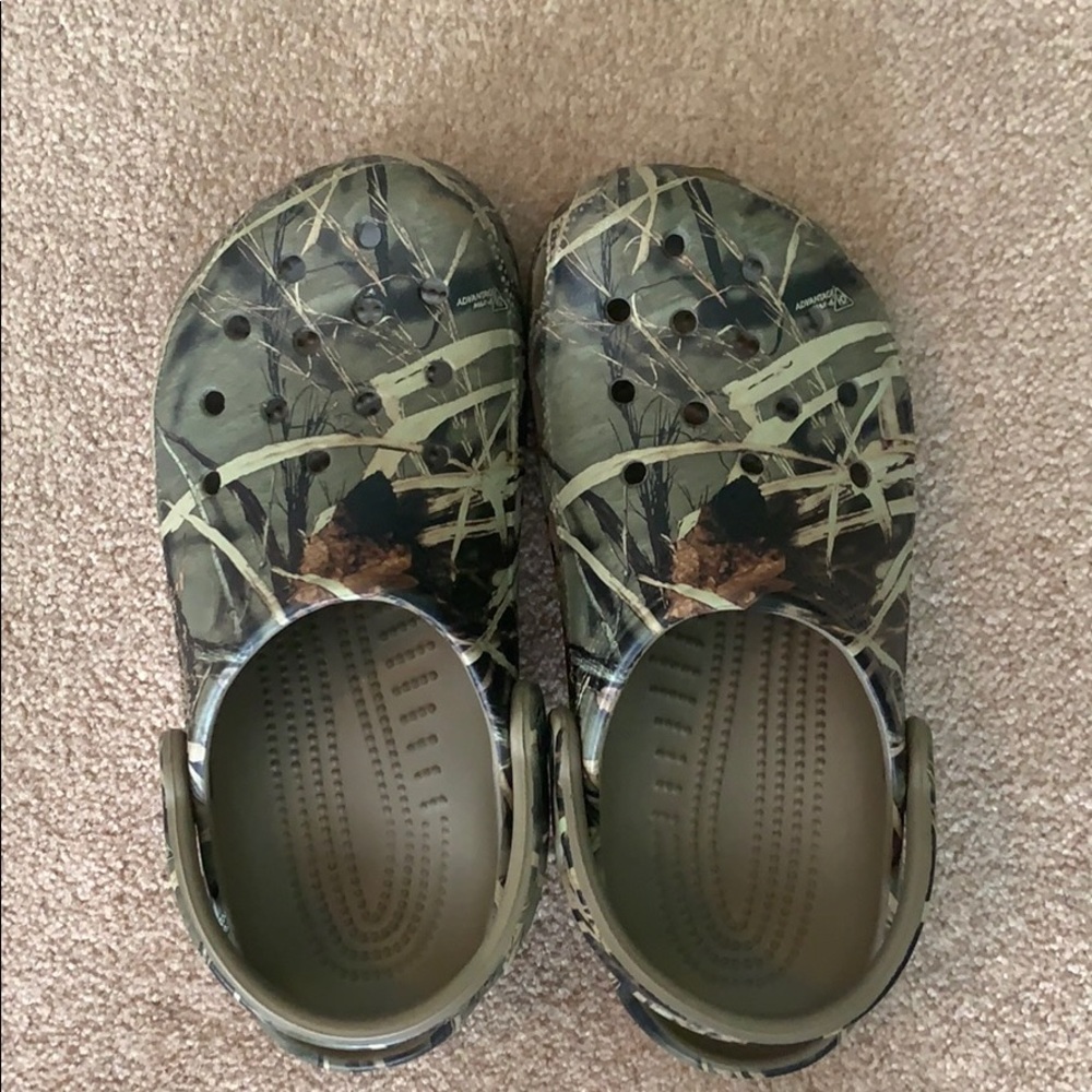 camo crocs!